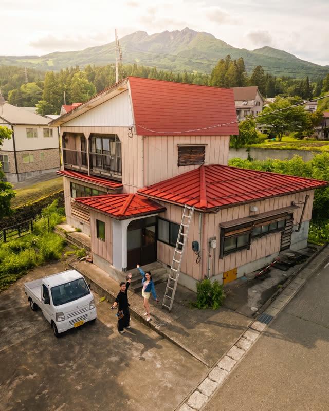 Design render: the chalet from above